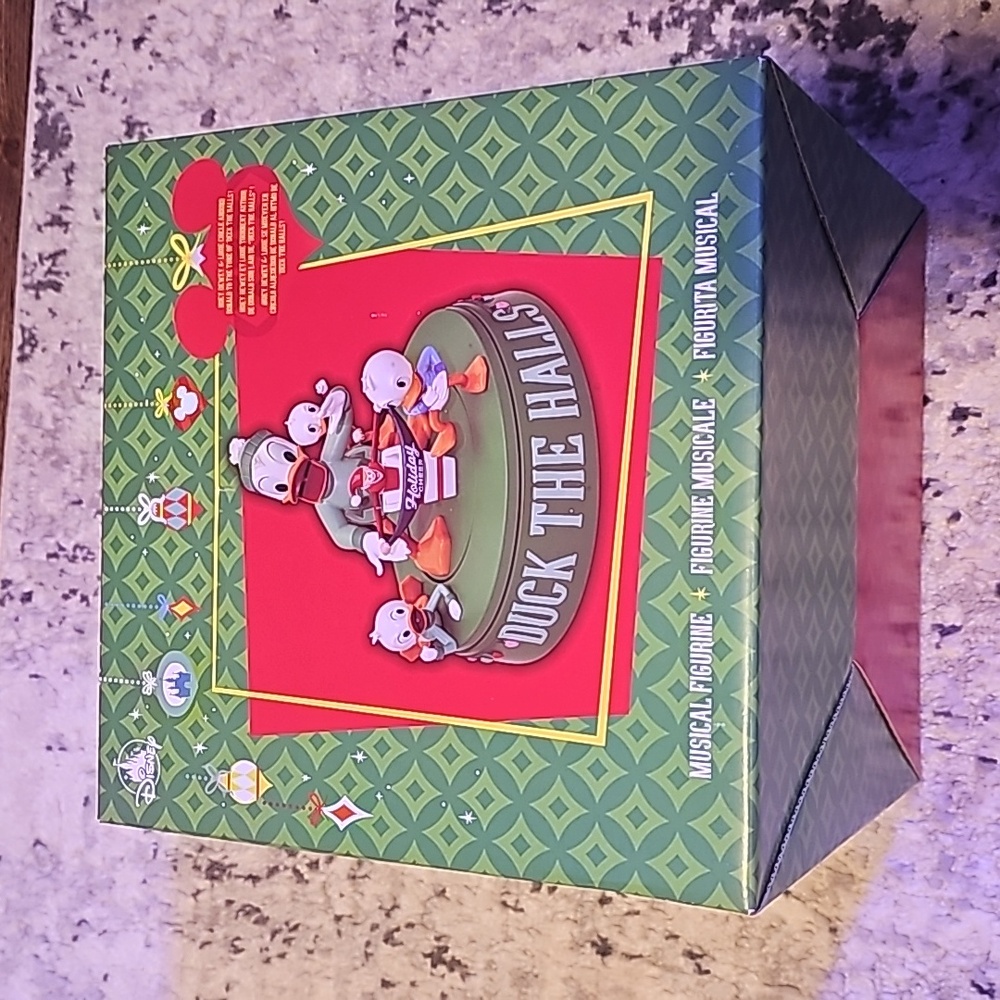 Nwt Disney Duck the Halls Musical Figurine
